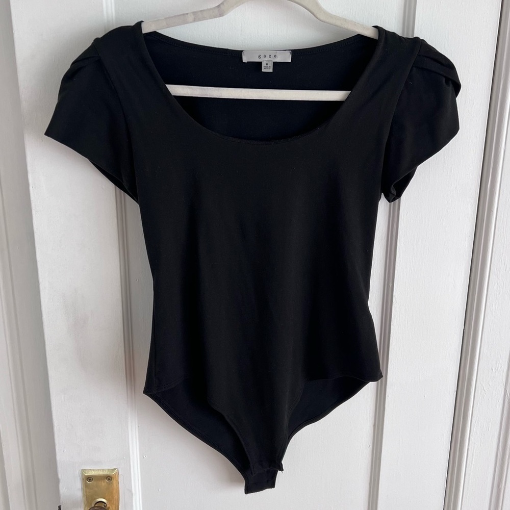 NWOT Gaze Soft Black Cap Sleeve Trendy Bodysuit​​​​​